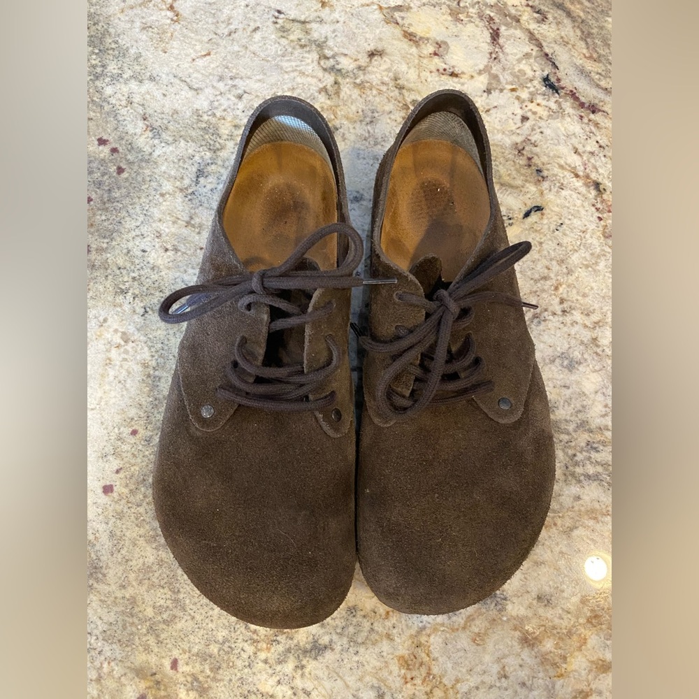 Unisex size 41 Birkenstock Maine shoes. Brown only worn a few times.